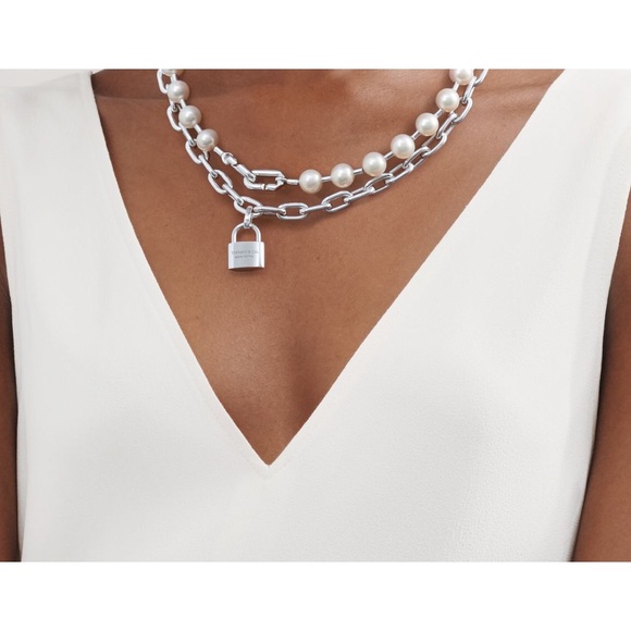 Jewelry - T and Co Silvertone And Pearl Necklace